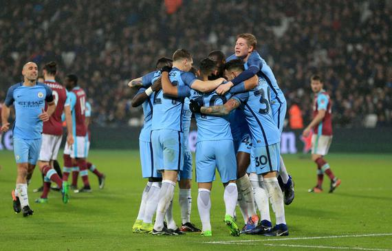 阿尔卡拉斯救球得分引热议，蒂亚福表情包成焦点（阿尔卡拉斯惊险救球掀热议，蒂亚福表情包抢镜）