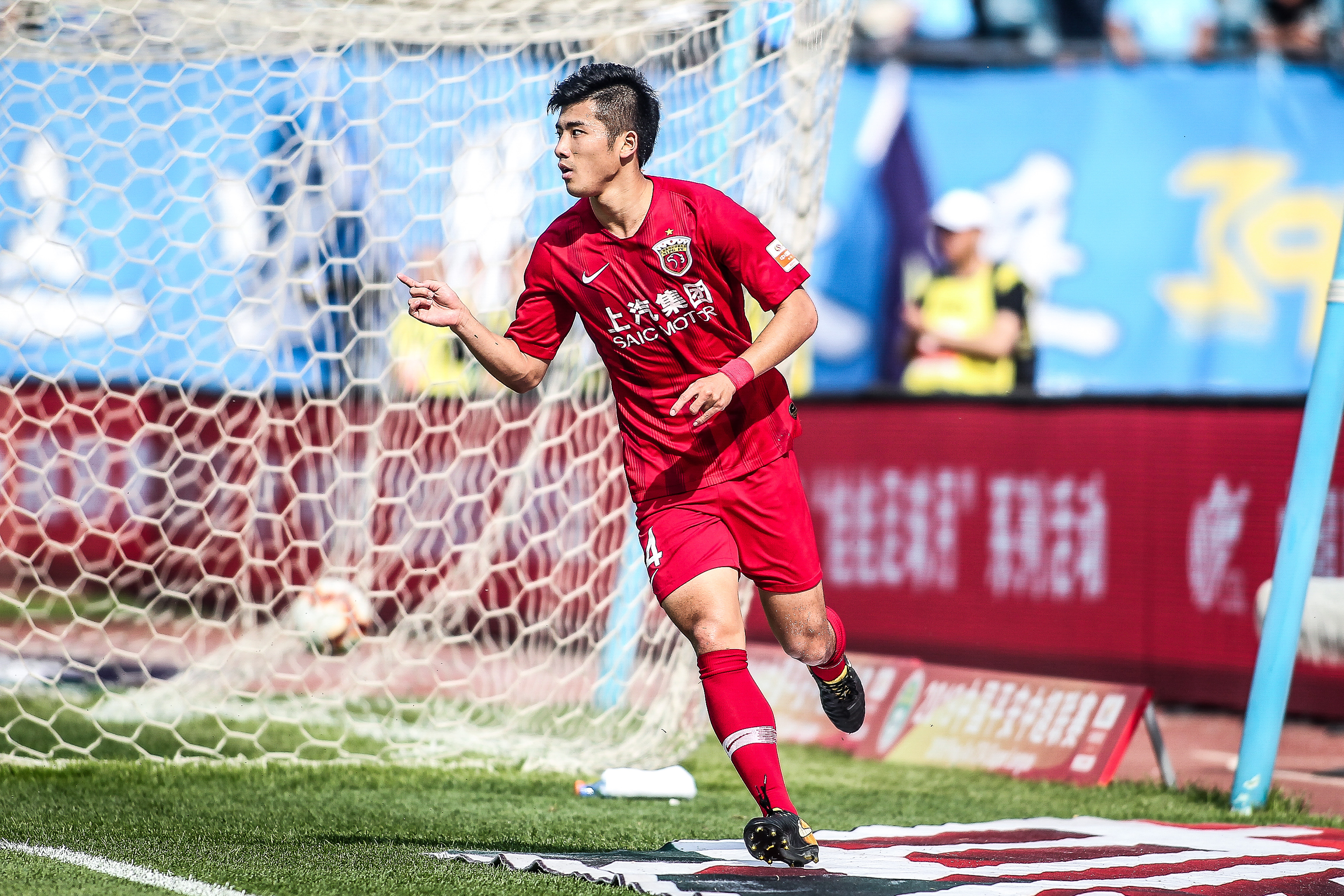 争议点球助利物浦小胜，清算萨拉赫比赢球更有流量（利物浦靠争议点球险胜，炒作萨拉赫比赛果更吸睛）