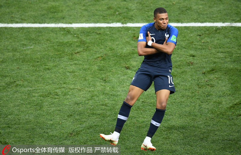 埃梅里：法国队每个位置的竞争都很激烈，我现在心态更平稳了（埃梅里：法国队各位置竞争白热化，如今我心态更从容）