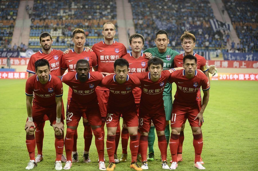 前锋头球破门，头球能力被放大关注（前锋头槌建功，制空能力成焦点）