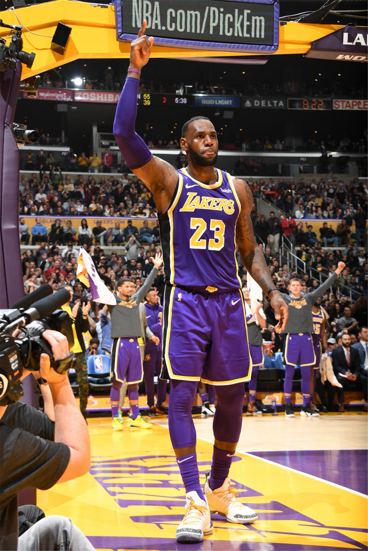 辽宁男篮王哲林末节关键表现（王哲林末节关键发挥，助阵辽宁男篮）